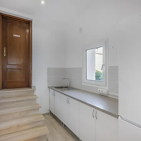 Villa Stunning 5-bed With Private Pool